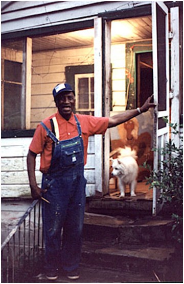 Jimmie Lee Sudduth with his dog Toto in 1992